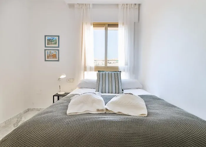 C9 Roomy Luminous 5 Bedroom In Town