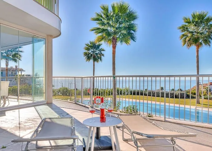 Ocean & Pool View 3-Bedroom Apt.