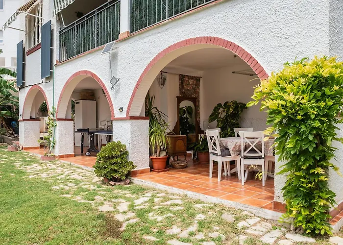 Apartamento con terraza y amplio jardín privado