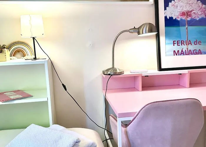 A Tiny Bright Space - Shared Home With 2 Cats
