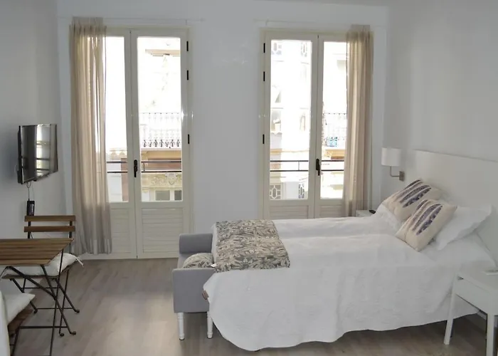 Modern studio flat close to Plaza Merced
