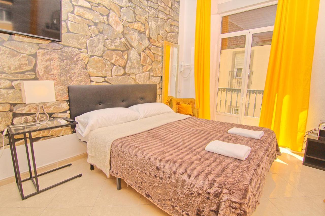Balcony & Centro Homestay Malaga