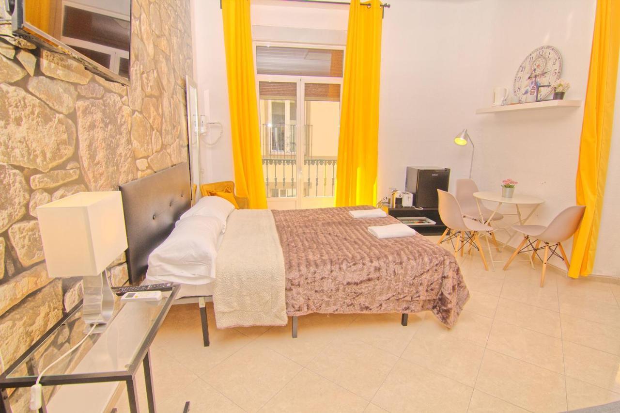 Balcony & Centro Homestay Malaga