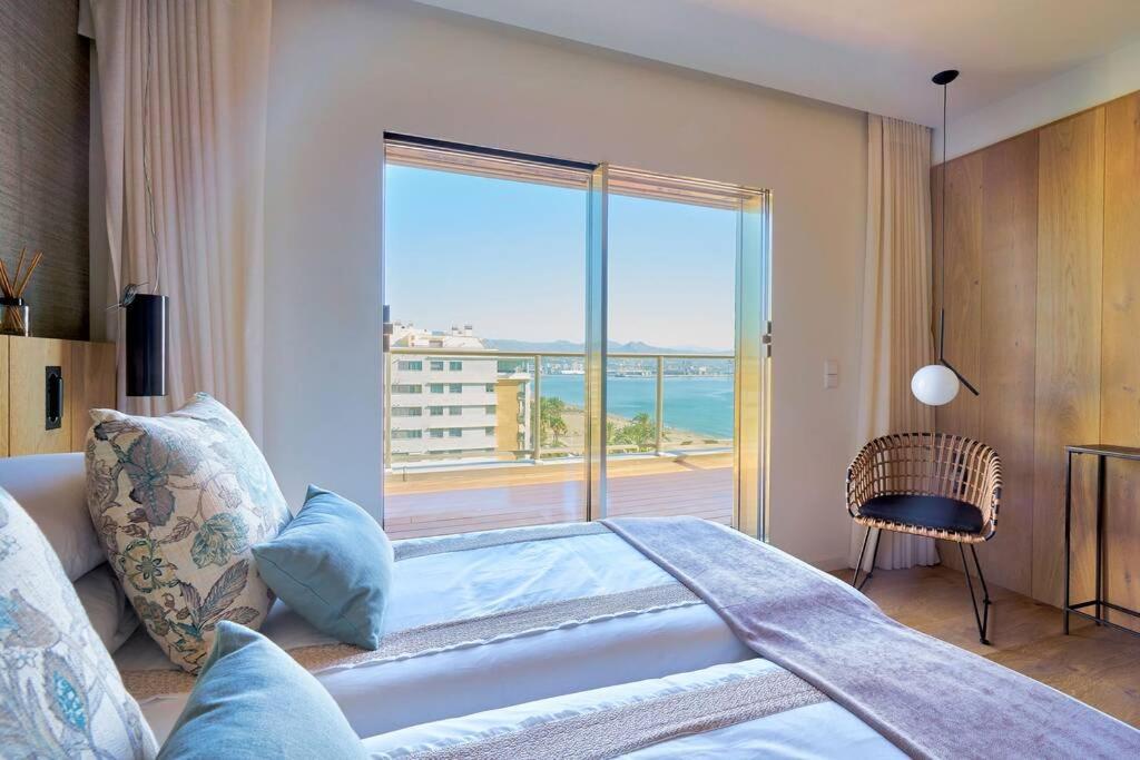 D&r Penthouse On The Beach Apartment