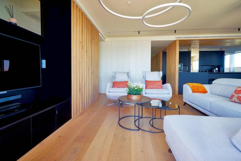 Apartment D&r Penthouse On The Beach