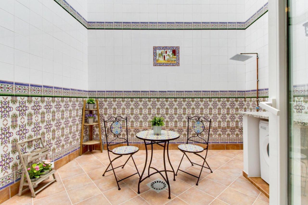 Barcelo 21, Parking On Request, Atico With Terrace & With Patio, Center, Breakfast Included, Quite Neighborhood, Bc Apartamento Málaga