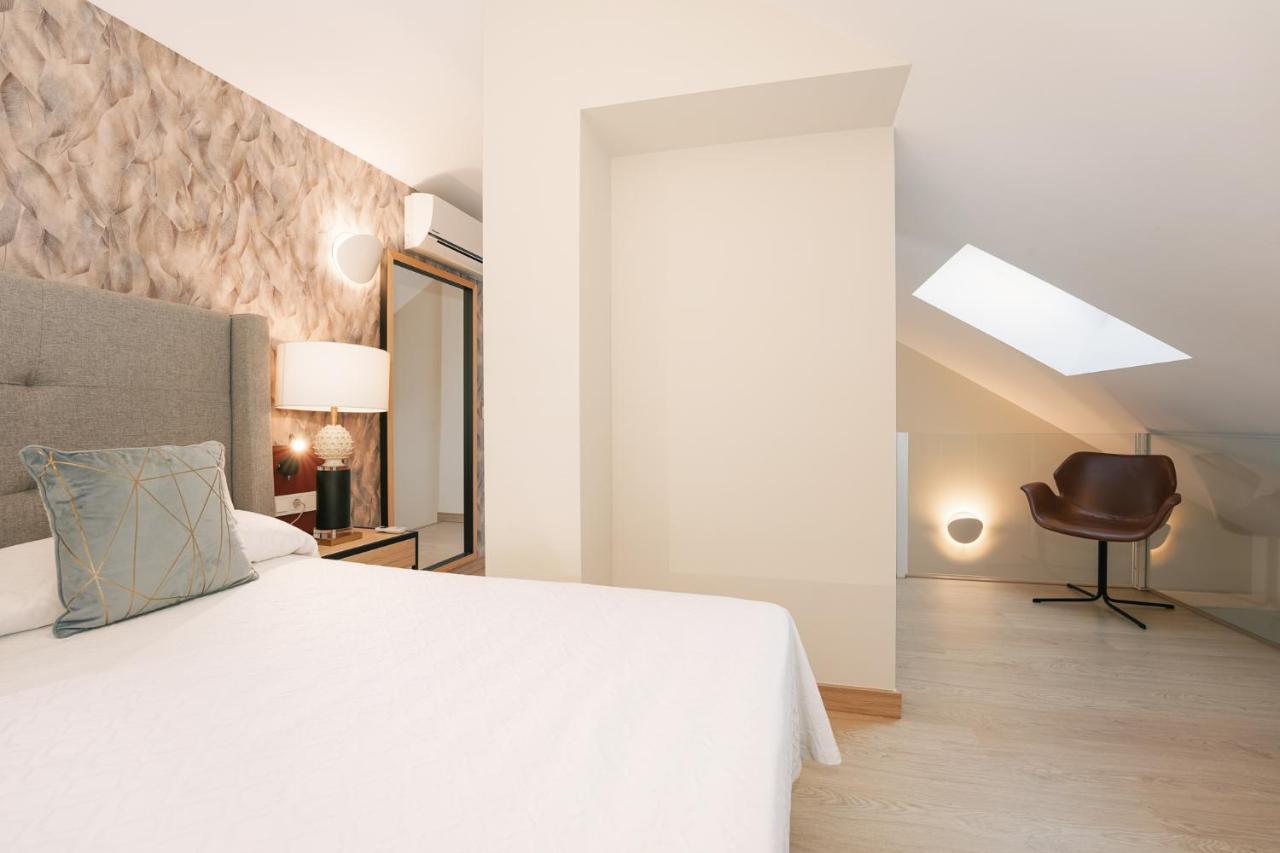 Debambú Atarazanas Apartahotel Málaga