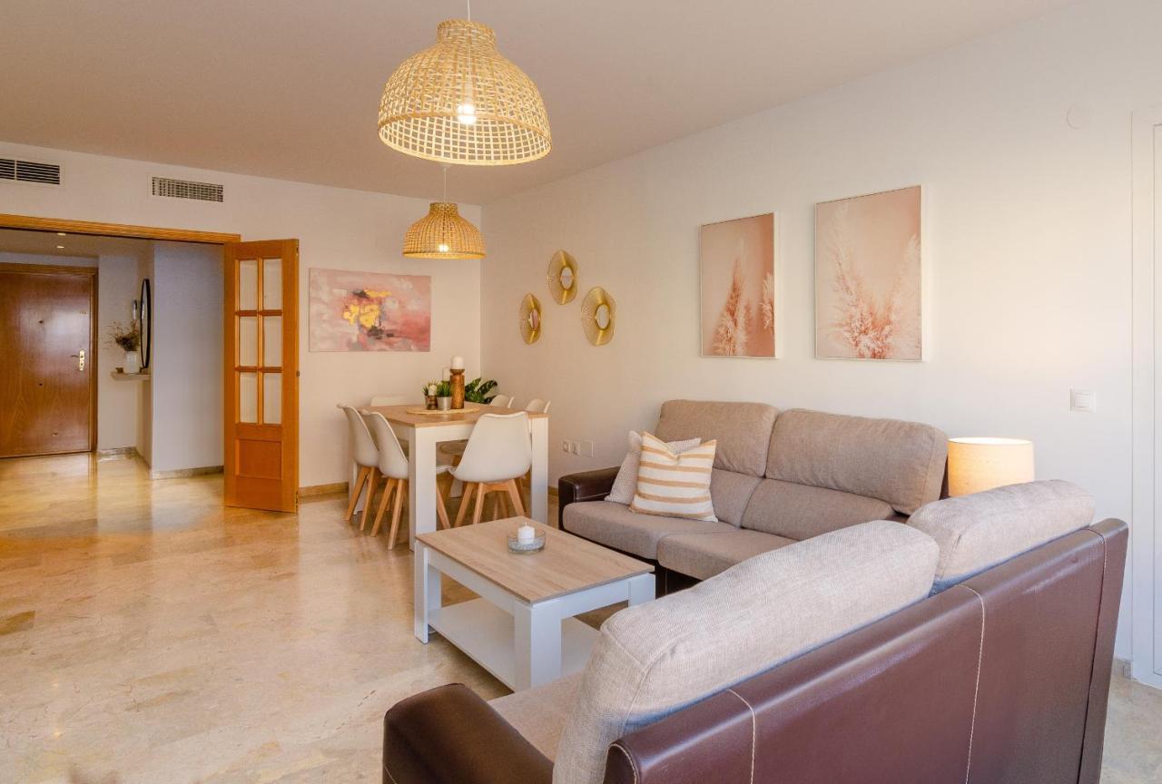 Wintowinrentals Teatinos, Metro, Free Parking & Pool. Apartamento Málaga