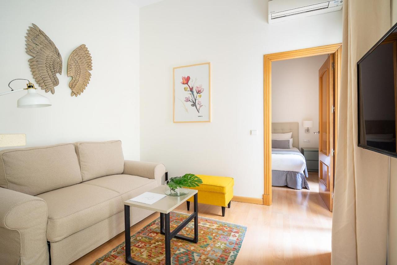 Homeabout Fresca I Apartment