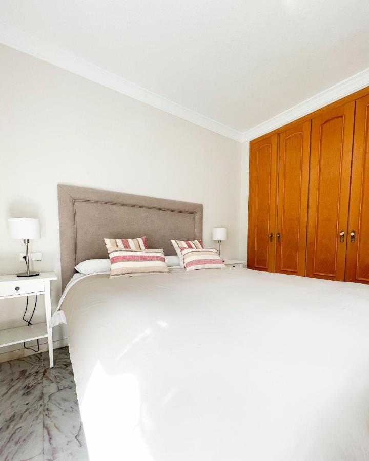 Apartamento Holidays2malaga Tomas De Echeverria 150 Mts To Beach & High Speed Wifi & Parking Málaga