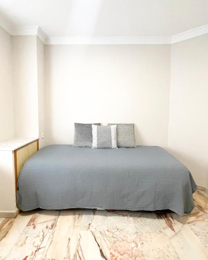 Apartamento Holidays2malaga Tomas De Echeverria 150 Mts To Beach & High Speed Wifi & Parking Málaga