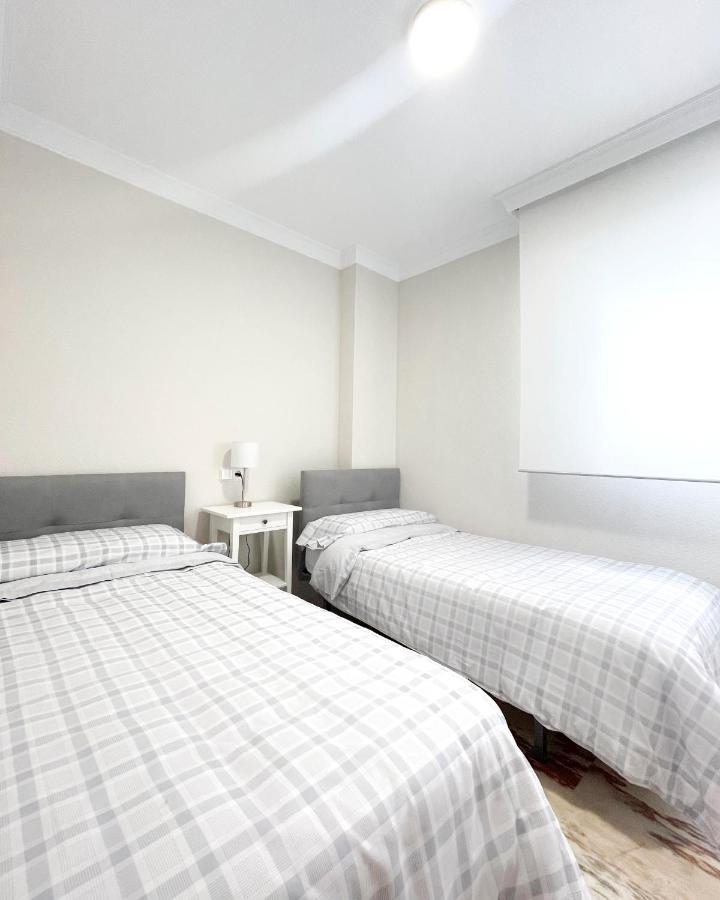 Holidays2malaga Tomas De Echeverria 150 Mts To Beach & High Speed Wifi & Parking Apartamento