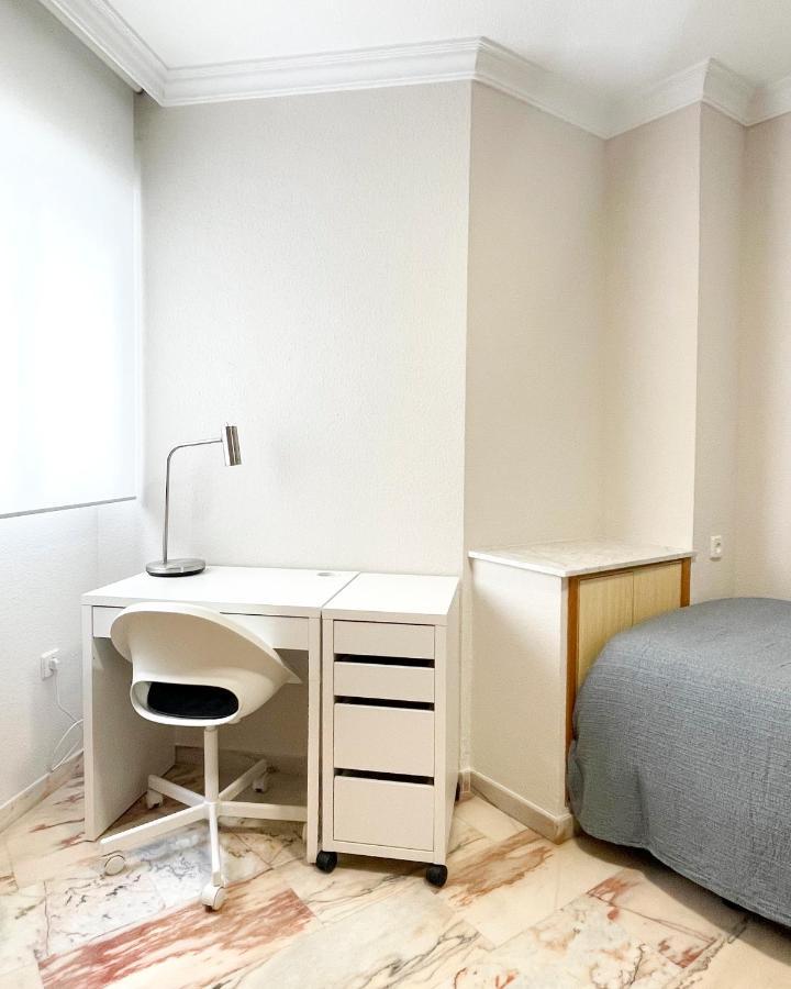 Apartamento Holidays2malaga Tomas De Echeverria 150 Mts To Beach & High Speed Wifi & Parking Málaga