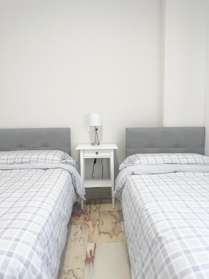 Apartamento Holidays2malaga Tomas De Echeverria 150 Mts To Beach & High Speed Wifi & Parking