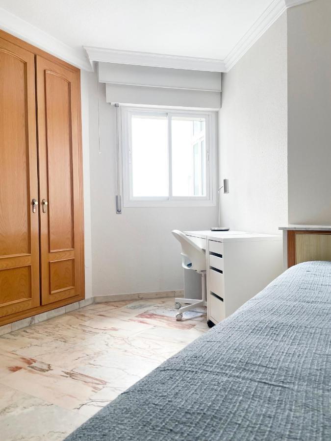 Holidays2malaga Tomas De Echeverria 150 Mts To Beach & High Speed Wifi & Parking Apartamento Málaga