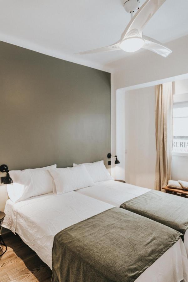 Contemporary Industrial By Rems Apartamento