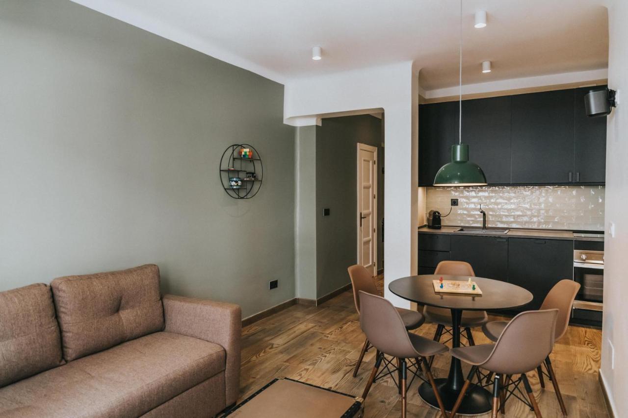Contemporary Industrial By Rems Apartamento