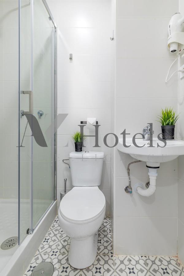 Ayz Silvela - Auto Check-in Guest house
