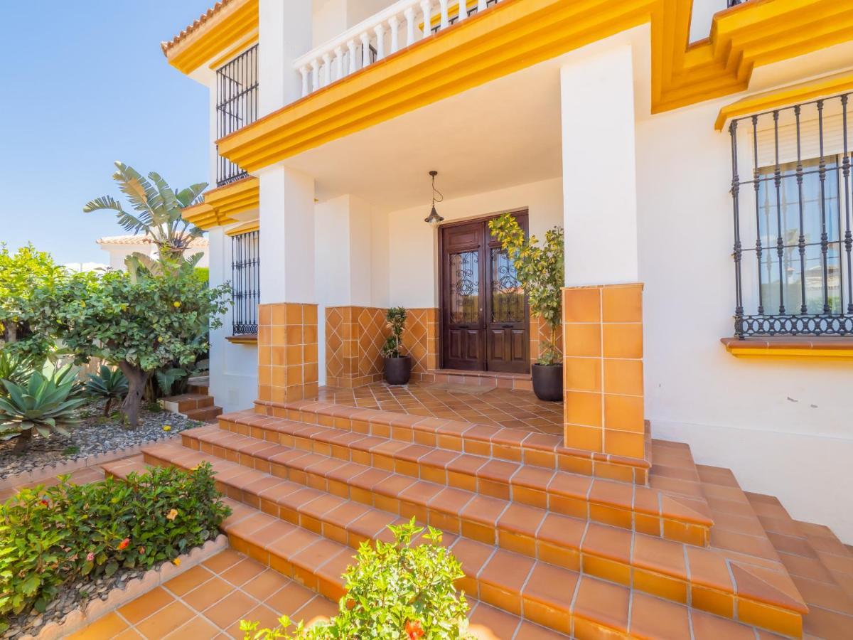 Cubo's Yedra Guadalmar Villa *