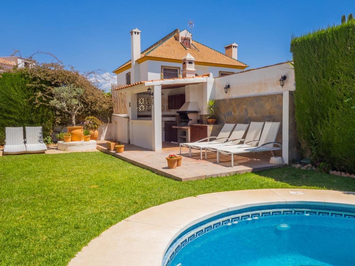 Cubo's Yedra Guadalmar Villa *