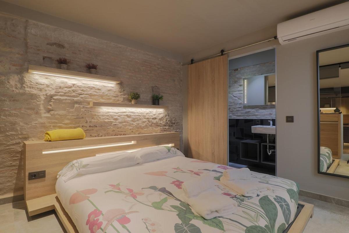 C72 - Glamorous Loft Center *