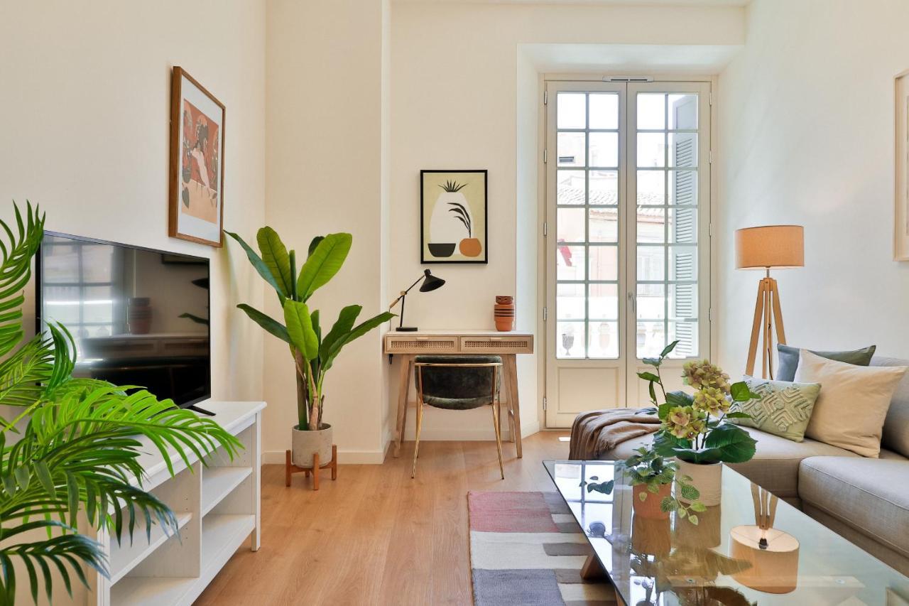 C74 - Marvelous 3 Bedroom In Historical Apartamento
