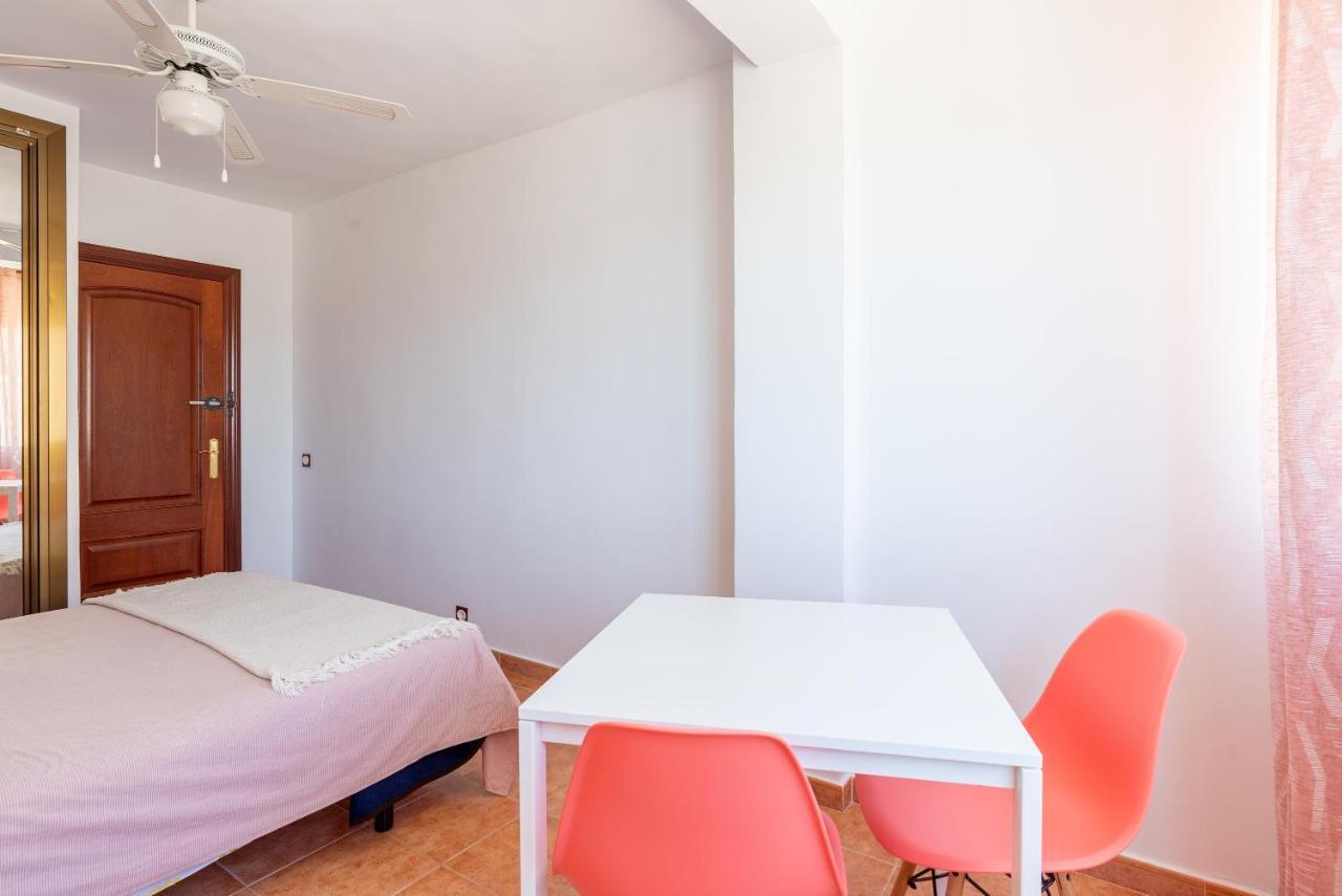 Sunny Harbor House Homestay Malaga