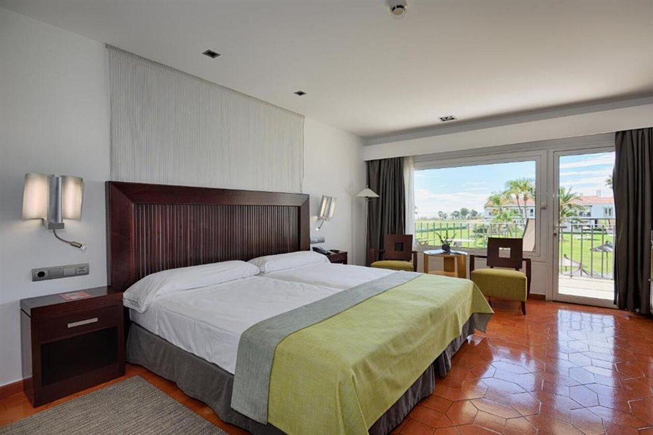 Hotel De Golf 4*