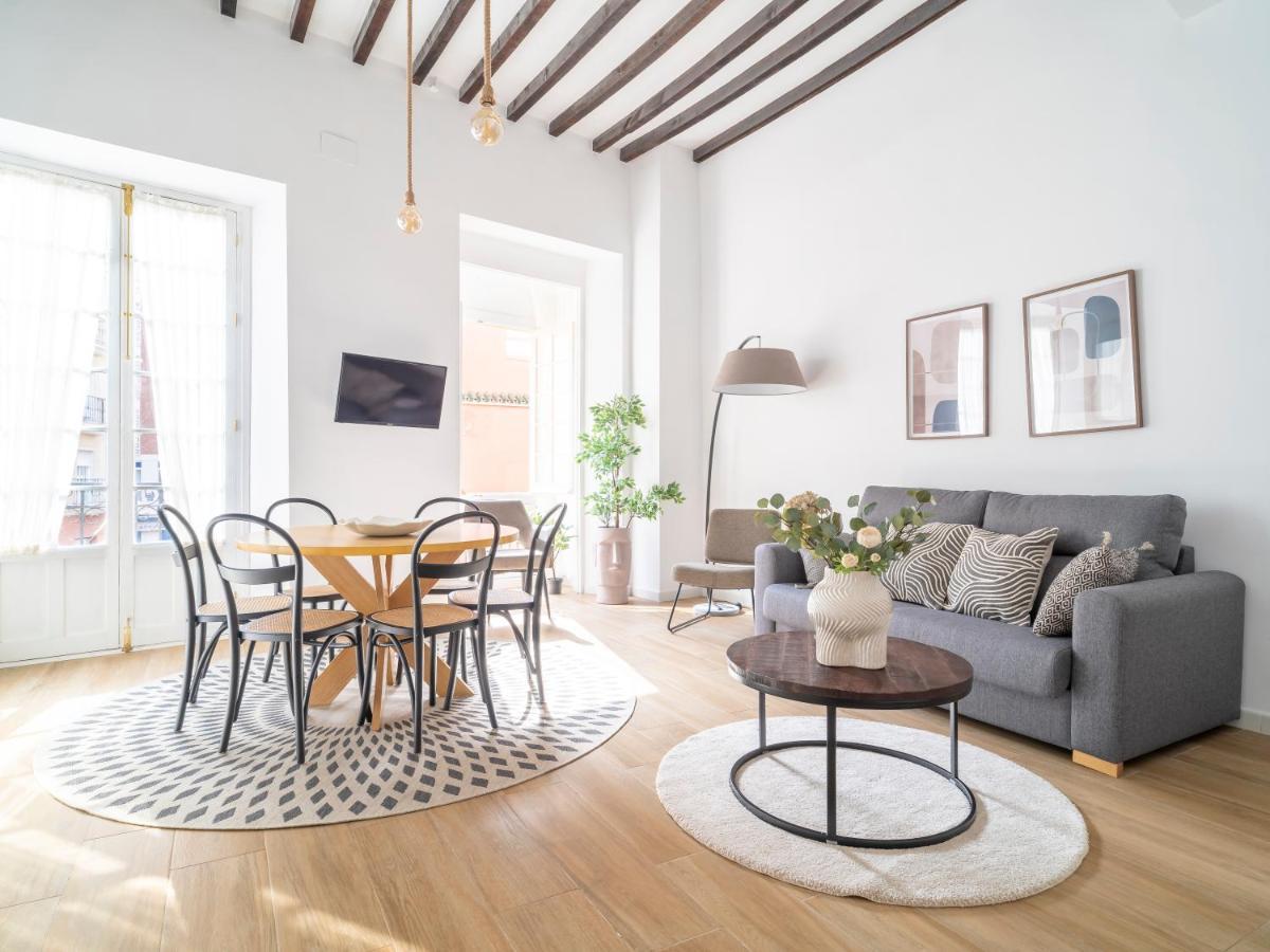 Sanders Lavender - Delightful Two-bedroom Downtown * Malaga