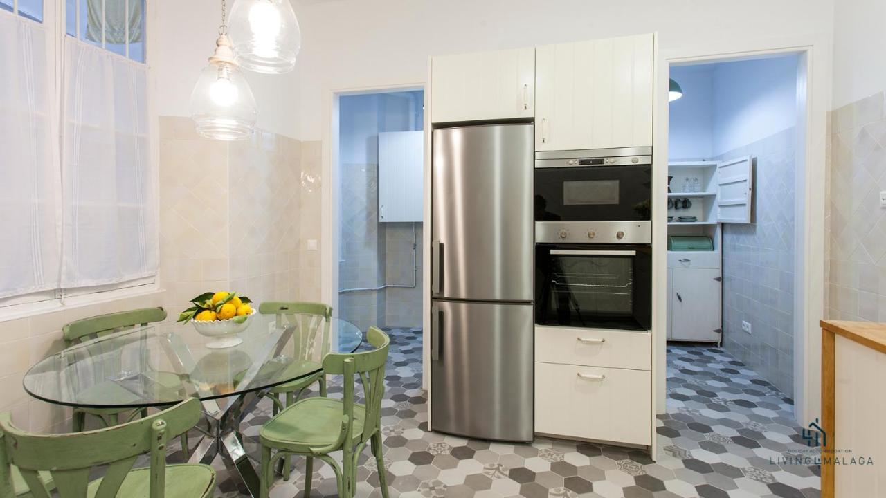 Living4malaga Aduana Presidential Malaga