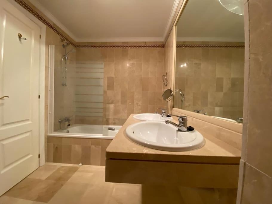 Luxury Large 2 Bedroom Frontline Golf * Málaga