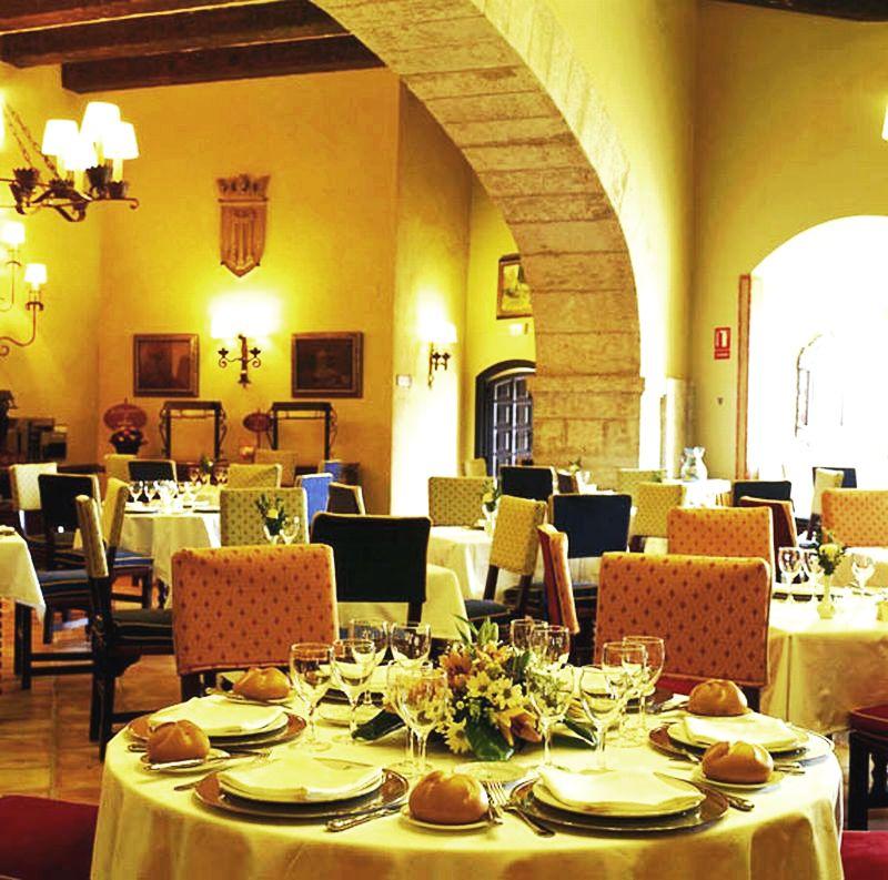 Hotel Plaza Del Castillo 4*