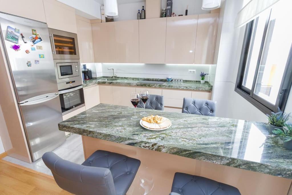 Luxury Duplex Downtown Superb Terrace&free Parking Apartment