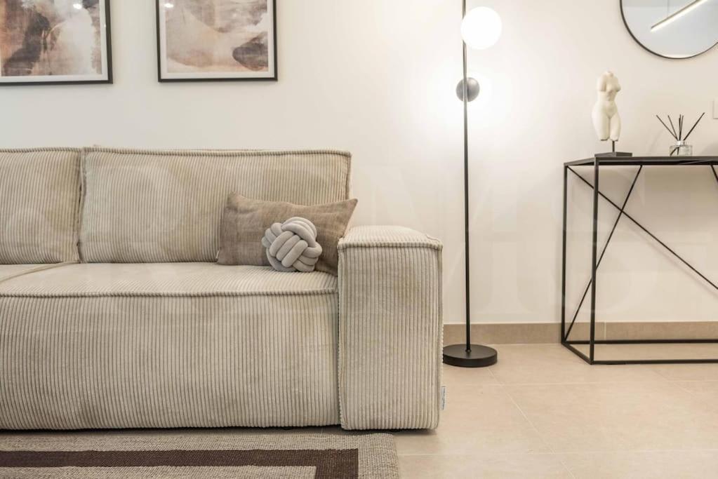 Apartment Modern With Patio & Parking By Rems *
