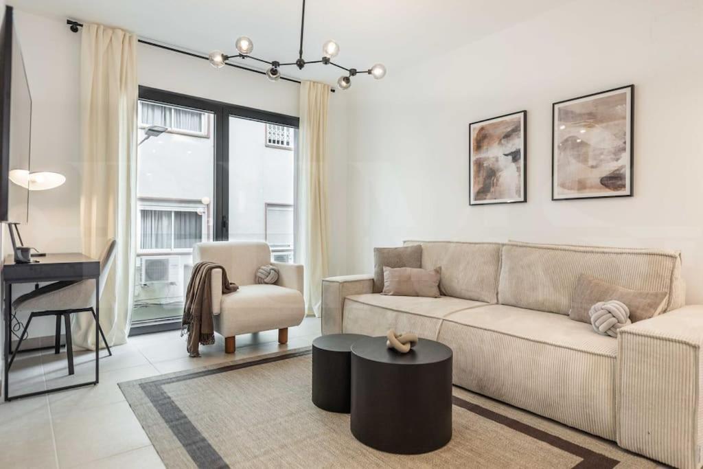 Modern With Patio & Parking By Rems