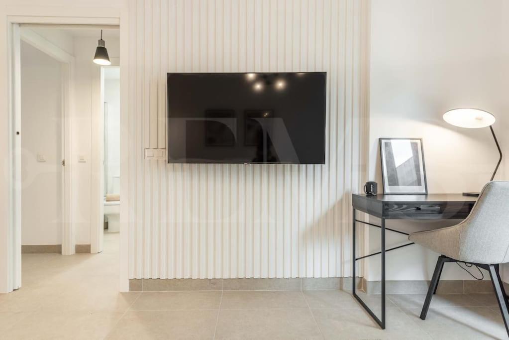 Apartment Modern With Patio & Parking By Rems