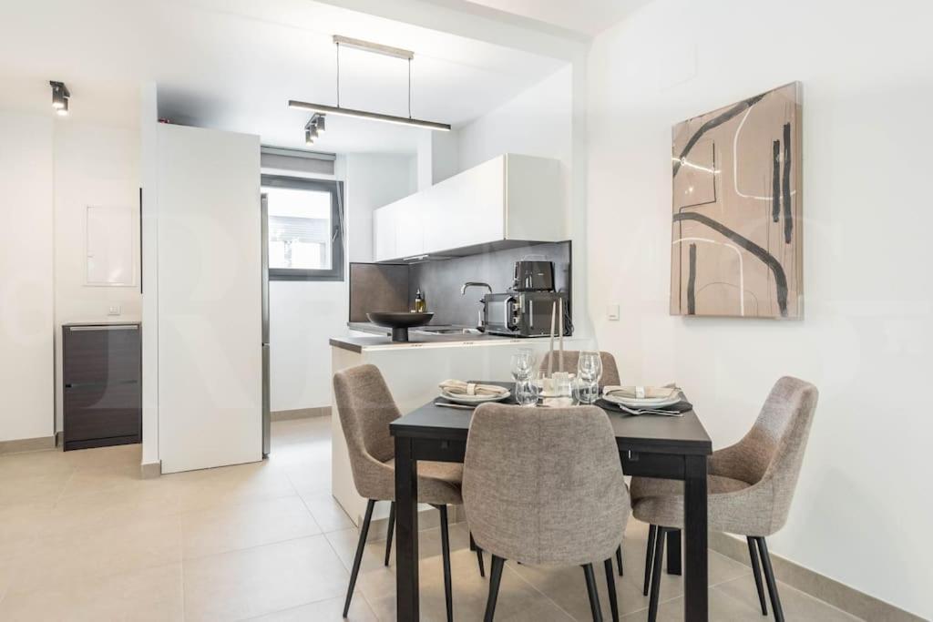 Modern With Patio & Parking By Rems Apartment *