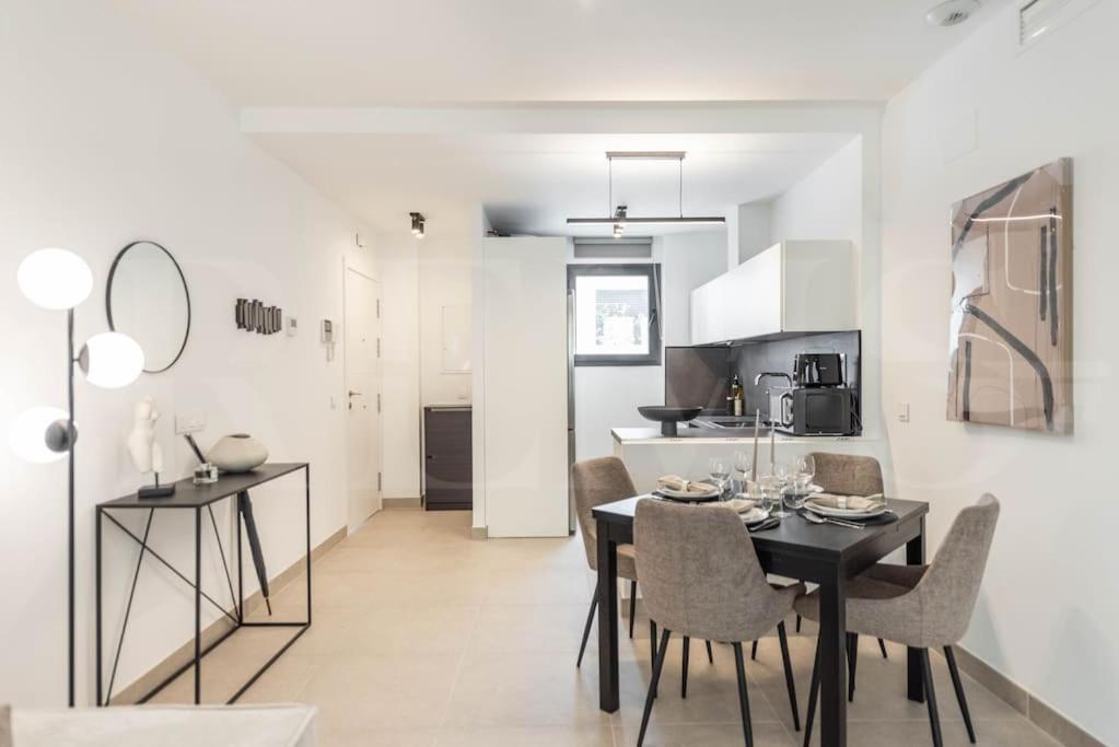 Modern With Patio & Parking By Rems *