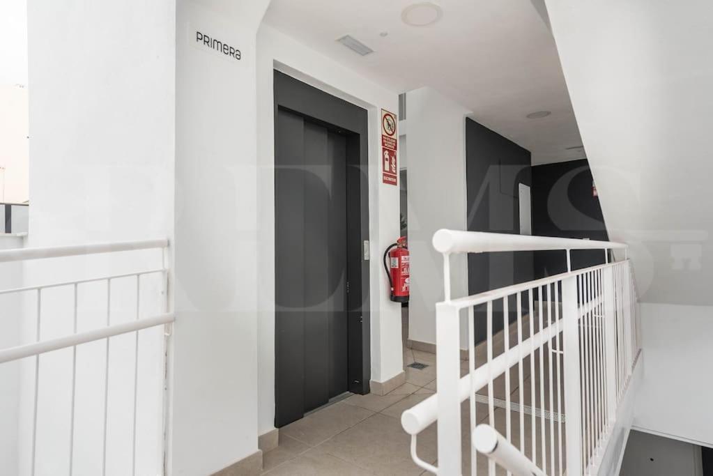 Modern With Patio & Parking By Rems Apartment *