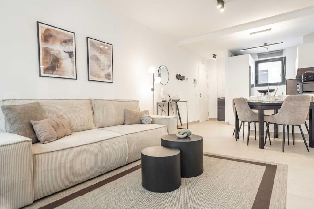 Modern With Patio & Parking By Rems Apartment *