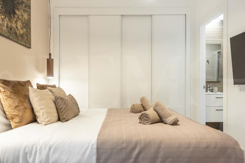 Modern With Patio & Parking By Rems * Malaga