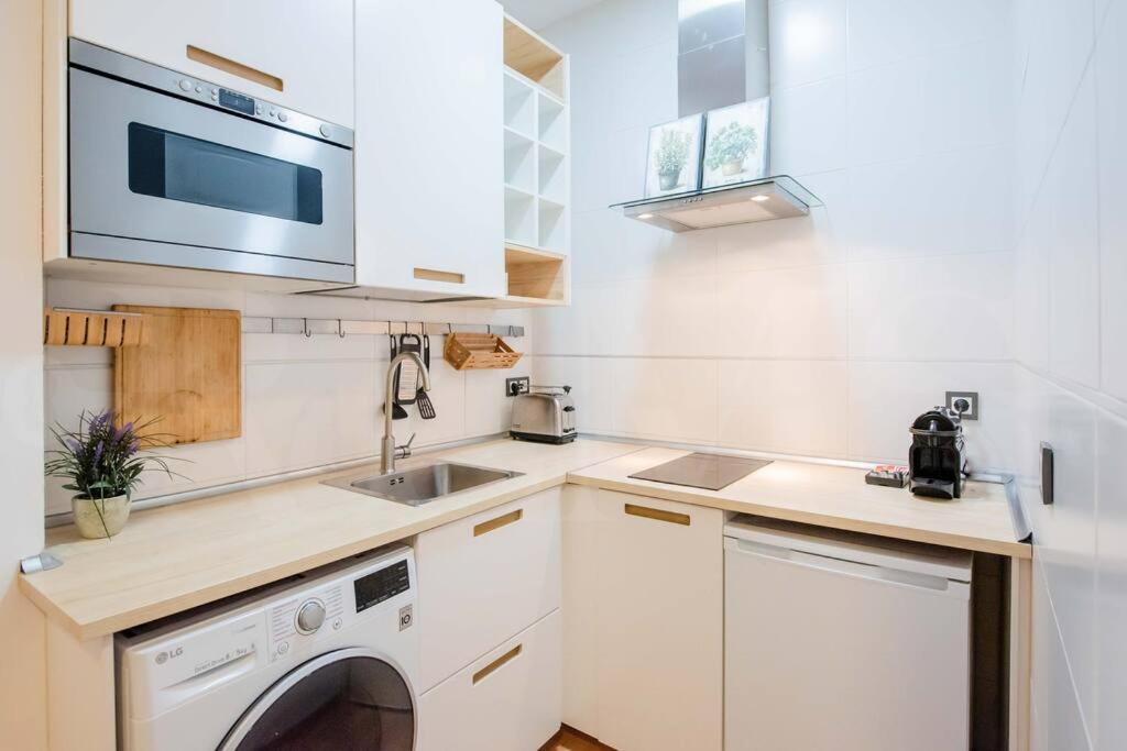 Relaxing With Parking In The Center By Rems Apartamento