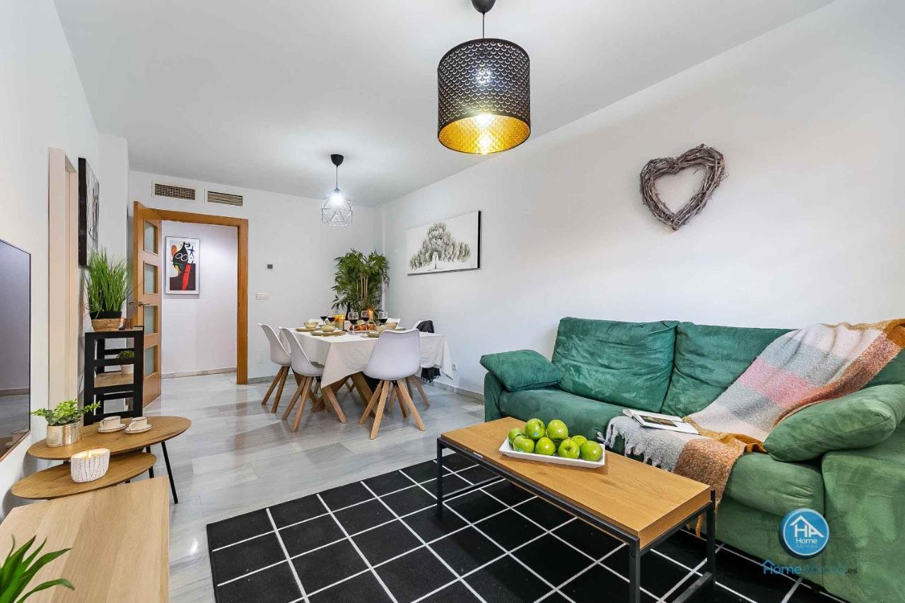 Apartamento Bajo Urbano Boutique En Carlos Haya Con Terraza Y Parking *