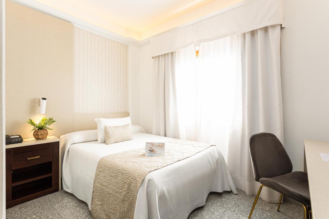 Plaza Del Castillo Hotel 4*