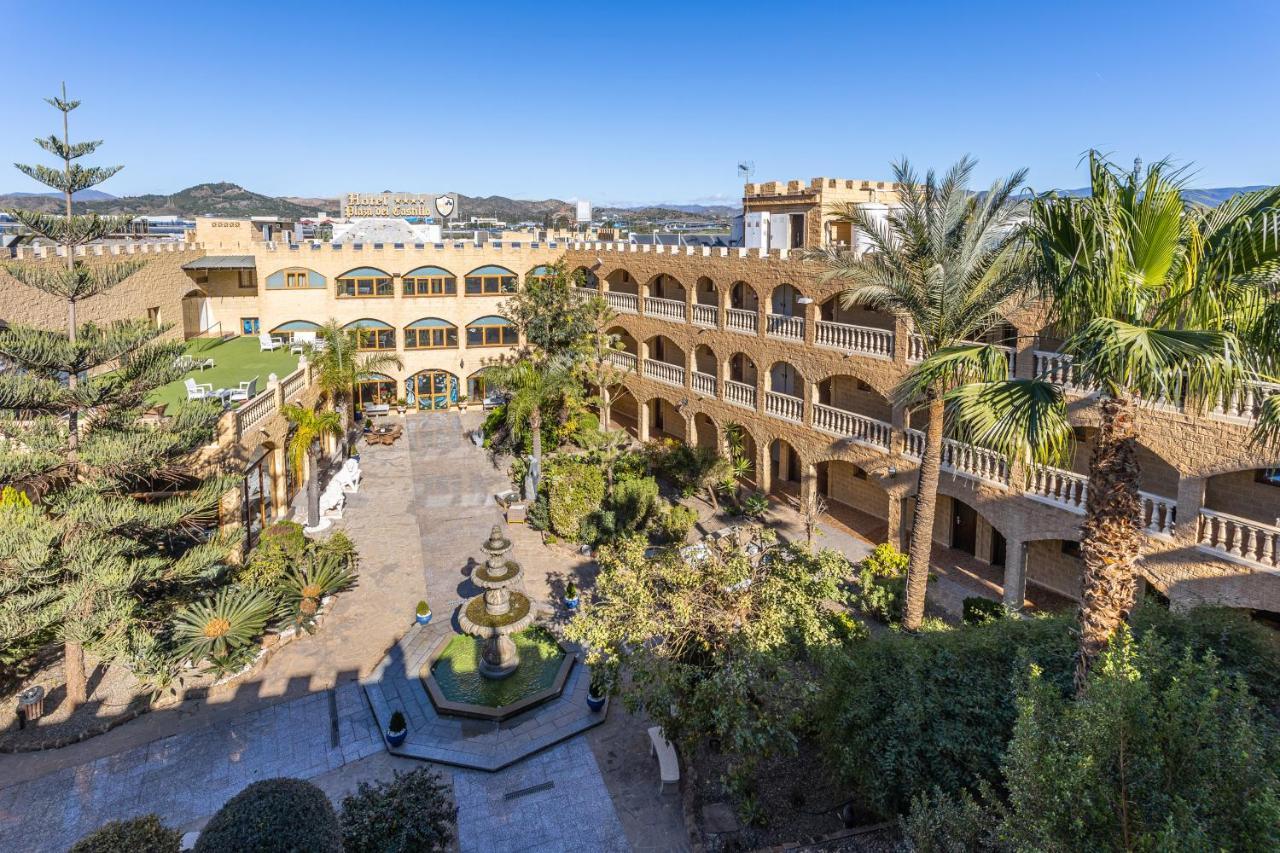 Plaza Del Castillo Hotel