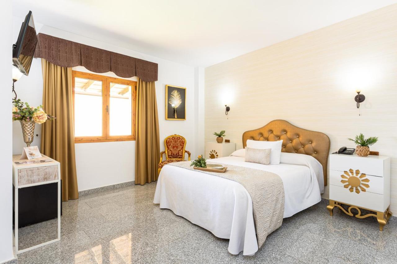 Hotel Plaza Del Castillo 4*
