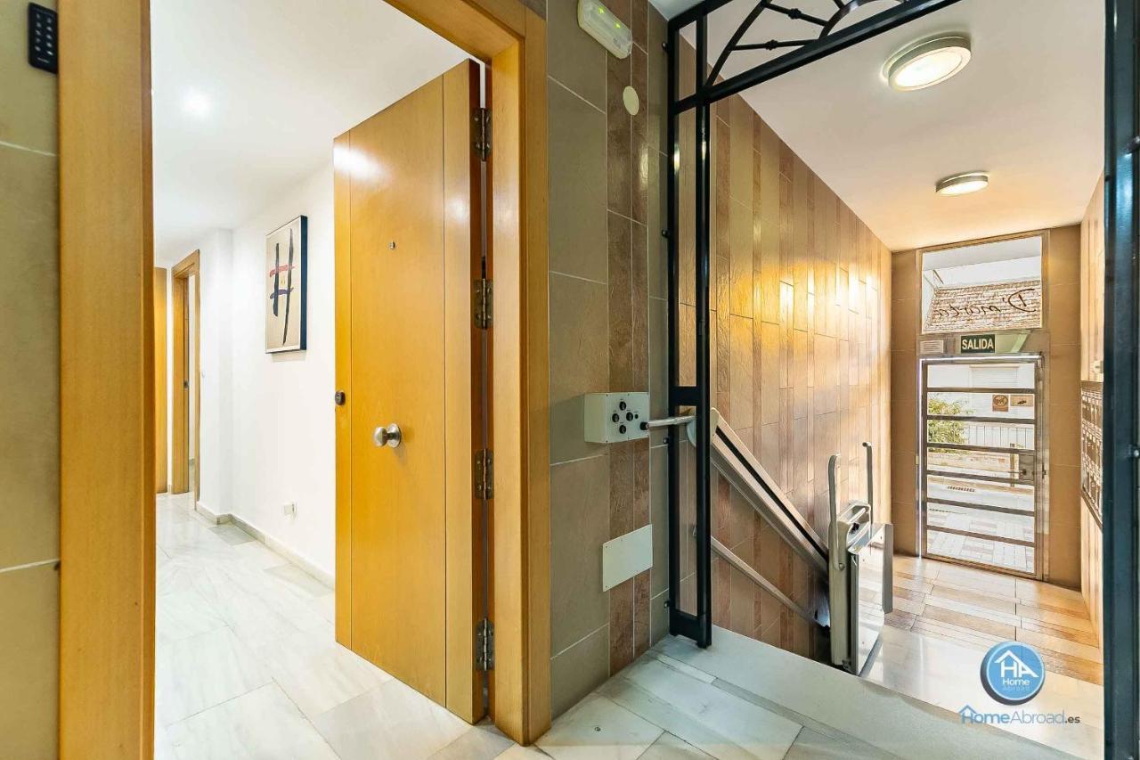 Bajo Urbano Boutique En Carlos Haya Con Terraza Y Parking Apartamento *