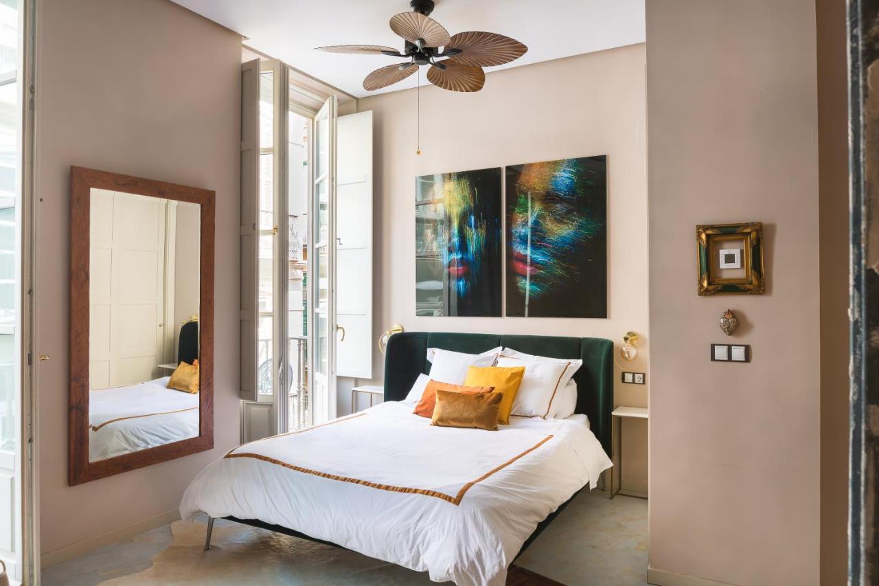 Apartamento Balcones De Larios: Beautiful Balconies Next To Plaza De La Constitucion