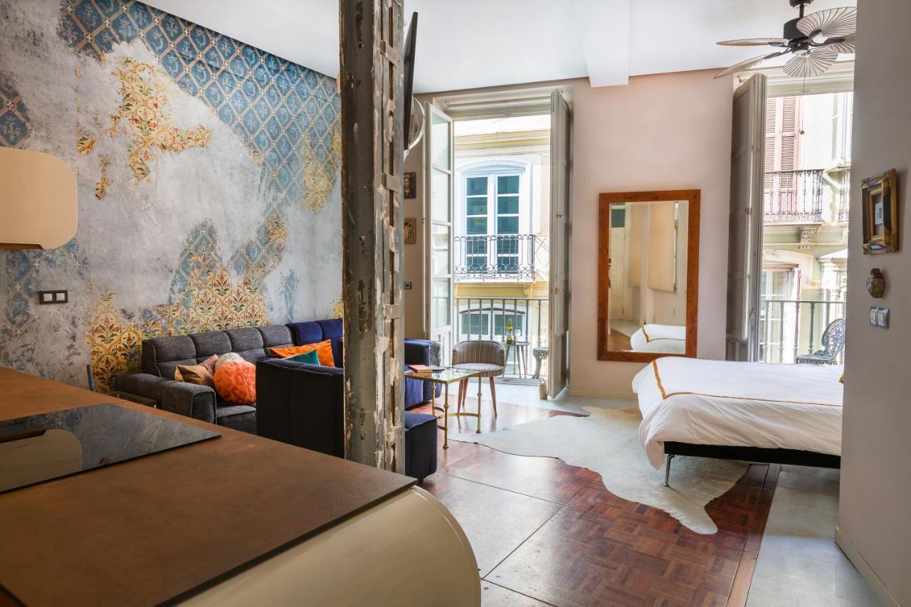 Balcones De Larios: Beautiful Balconies Next To Plaza De La Constitucion Apartamento *