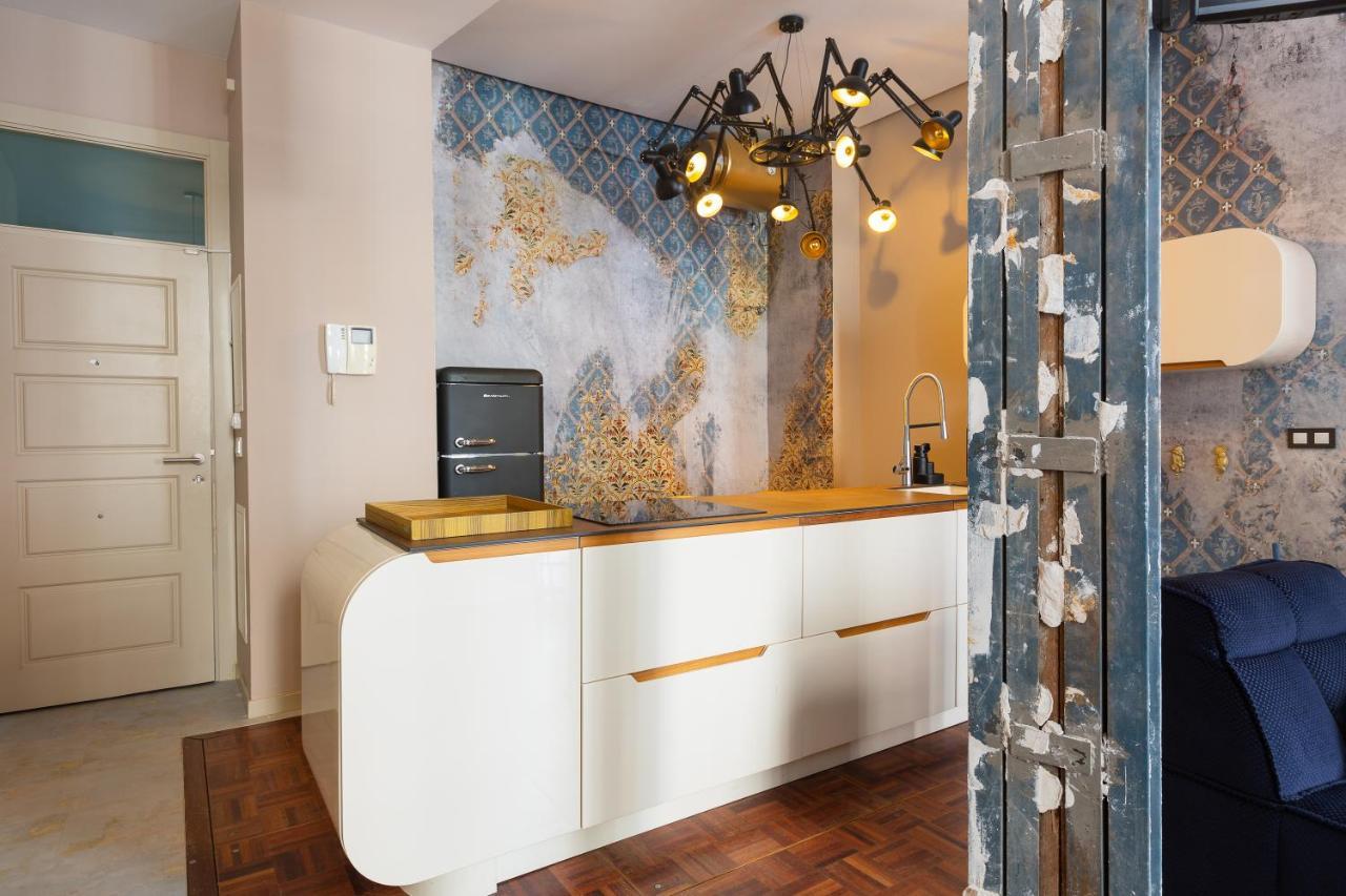 Apartamento Balcones De Larios: Beautiful Balconies Next To Plaza De La Constitucion Málaga